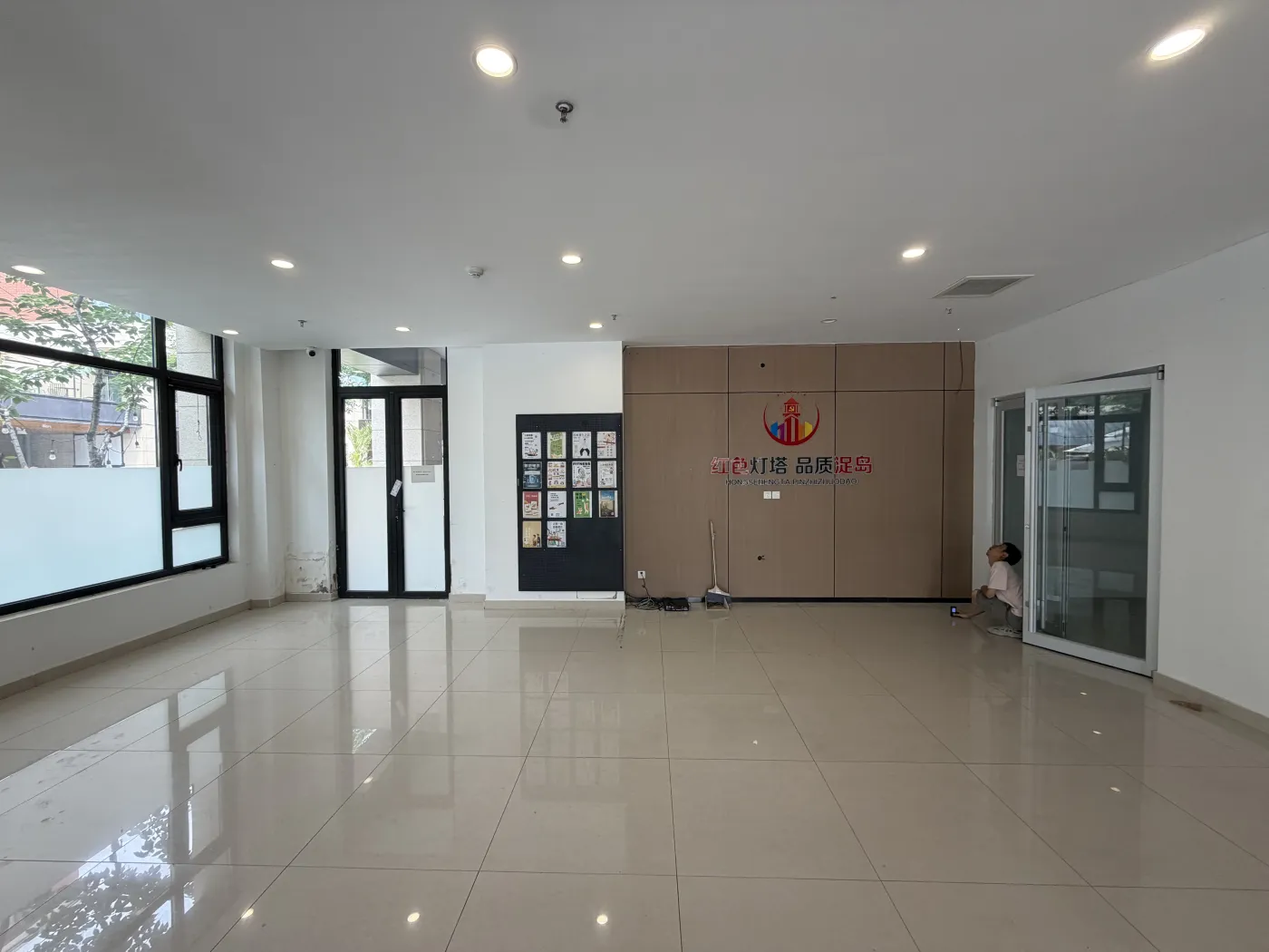 手造潍坊非遗生活馆施工中 logo 墙实拍